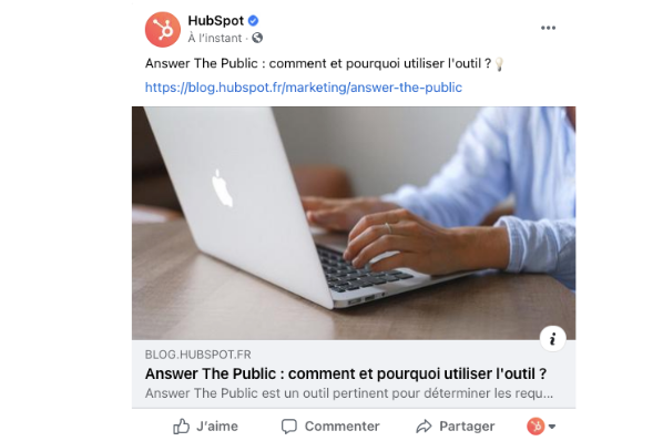 Exemple de post Facebook HubSpot avec promotion de landing page