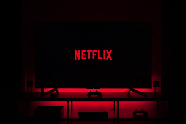 font types: netflix logo uses sans serif fonts