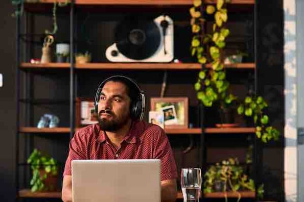 salesperson listening to the best sales podcasts of 2022