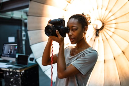 product photography: woman practicing product photography