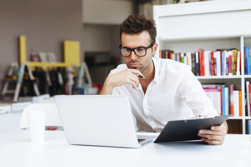 Man creating distribution list in Outlook on his laptop