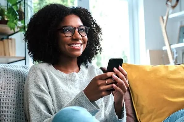 woman on smartphone creating an instagram handle