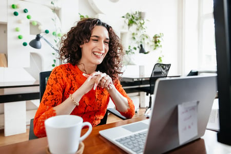 salesperson creating sales close plan with prospect