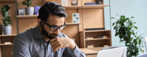 person usibg a computer in an office