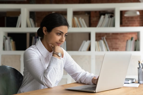 customer using self-service tools to solve her own problem