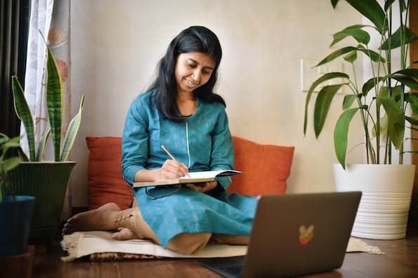 Student deciding between Squarespace vs WordPress for her website