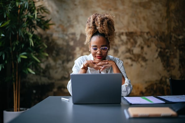 Business woman comparing Weebly and WordPress for her website