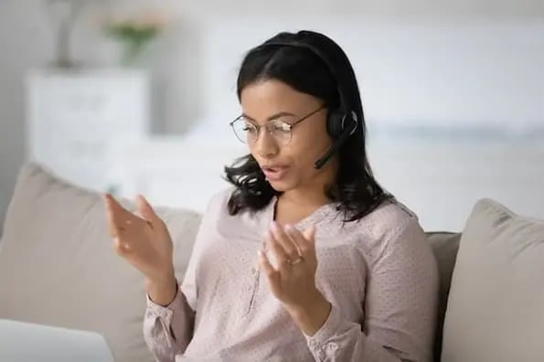 sales rep reviews weekly sales report with her team