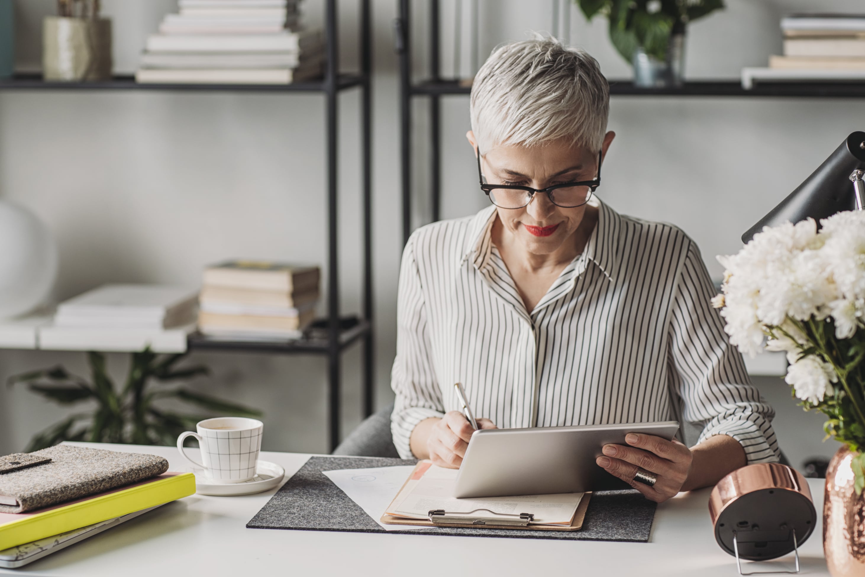 Women Who Work Too Much: Break Free from Toxic Productivity and Find Your Joy [Book]