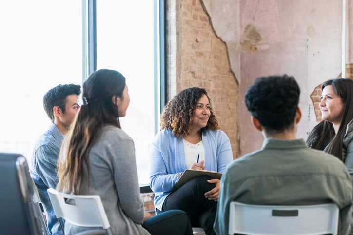 Qué es el trabajo emocional, ejemplos, características e impacto